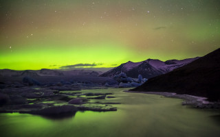 Aurora boreal mountain lake ice - aurora free wallpaper for desktop