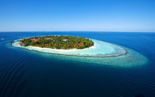 Island boat house ocean scenery - the middle of the ocean free wallpaper