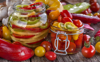 Pickles tomatoes vegetables wooden surface - a wooden surface free wallpaper for desktop