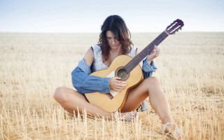 Woman field guitar blue shirt - her shoulder free wallpaper for desktop