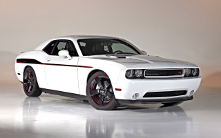 White car red stripes studio - body and hood free wallpaper