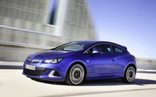 Blue car driving tall building - a tall building free wallpaper