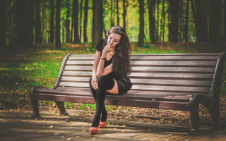 Woman sitting park fashion blackdress - fashion photography free wallpaper