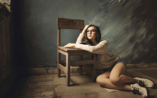 Woman sitting wooden chair crossed - a wooden chair free wallpaper