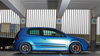 Blue car parking lot building 6 - pearlescent free wallpaper for desktop