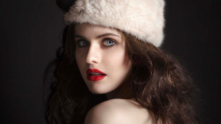 Woman hat redlipstick blackbackground fur - red lipstick free wallpaper