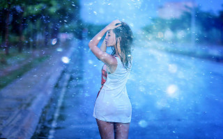 Woman white dress rain wind - the rain free wallpaper