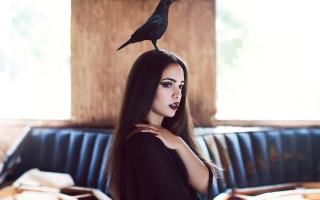 Woman crow restaurant booth gothic - alice mason free wallpaper