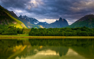 Lake mountains forest grassy sky 2 - a grassy area in the foreground free wallpaper