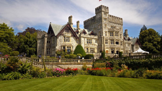 Castle garden fence flag architecture - vancouver school free wallpaper