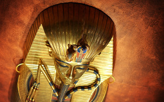 Gold mask blue face mirror - a blue face free wallpaper for desktop