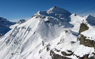 Snowy mountain ski lift blue - free mountains wallpaper