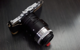 Camera lens tabletop red handle - a red handle free wallpaper