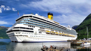 Cruise ship dock mountain cityscape - panoramic free wallpaper