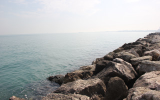 Rocky shore lake clouds mountains - a rocky shore line free wallpaper