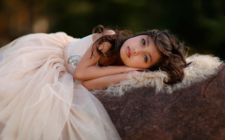 Young girl white dress lying - dreamlike free wallpaper for desktop