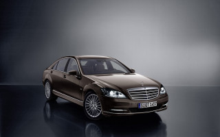 Brown car dark room black 4 - free 3d render wallpaper for desktop