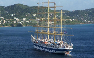 Dreamy boat city horizon waterscape - kitsch movement free wallpaper