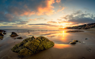 Rock beach sunset clouds matte - 4k uhd image free wallpaper