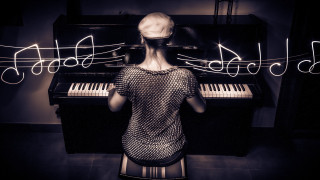 Woman piano music notes hat - a piano free wallpaper
