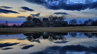 Castle hill lake clouds reflection - a lake in front free wallpaper for desktop
