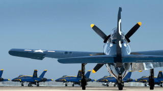 Large blue airplane propellers precisionism - the front of its free wallpaper