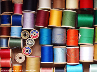 Spools of thread wall shelf - a cross stitch free wallpaper