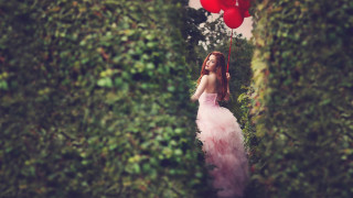 Woman pink dress red balloon - balloon free wallpaper for desktop