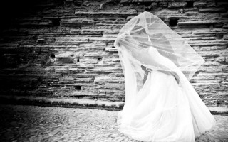 Wedding dress veiled street brick - a street in front free wallpaper