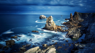 Rocky cliff water boat city - a rocky cliff free wallpaper