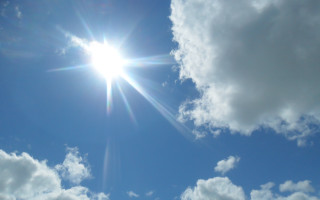 Bright sun clouds blue sky - a bright sun free wallpaper