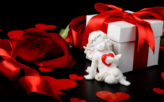 White statue girl heart gift - a gift box free wallpaper
