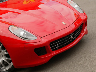 Red sports car fire extinguisher - the front of it free wallpaper