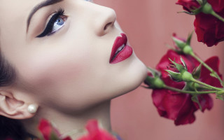 Woman rose lipstick blurry flower - her mouth free wallpaper