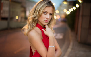 Woman red dress night street - a street corner free wallpaper for desktop