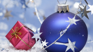 Blue red ornament star snow - present free wallpaper