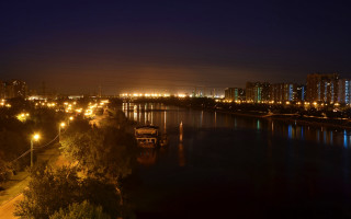 City night river bridge cityscape - free light wallpaper