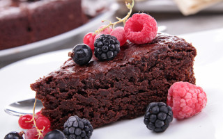 Chocolate cake berries fork pastel - a piece of chocolate cake free wallpaper