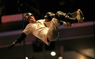 Skateboard trick man white shirt - his foot free wallpaper