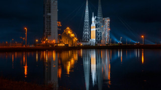 Night cityscape reflection bridge torii - free new year wallpaper