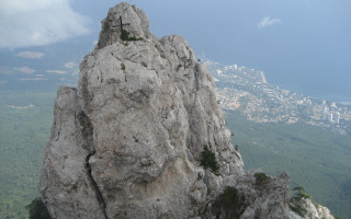 Mountain rock formation city horizon - zenith view free wallpaper