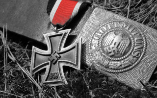 Cross medal ribbon belt ambient - a belt free wallpaper