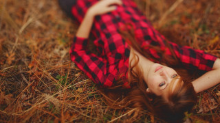 Woman laying red black dress - closed free wallpaper for desktop