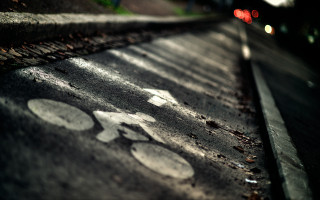 Bike lane redlight bicycle night - the side of the road free wallpaper