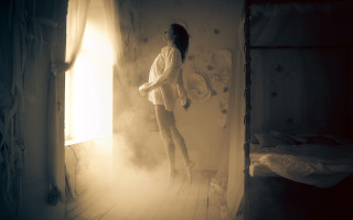 Woman bed window fog art - anka zhuravleva free wallpaper