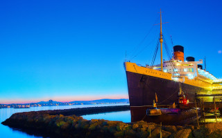 Large boat dock mountain sky - kodachrome free wallpaper