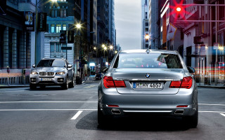 Silver car city night traffic - a silver car free wallpaper for desktop