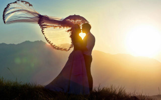 Couple kissing umbrella sunset mountains - romantic free wallpaper