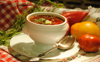 Bowl soup plate spoon tomatoes - the side of the bowl free wallpaper
