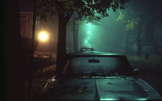 Night streetlight fog cityscape forest - grim free wallpaper